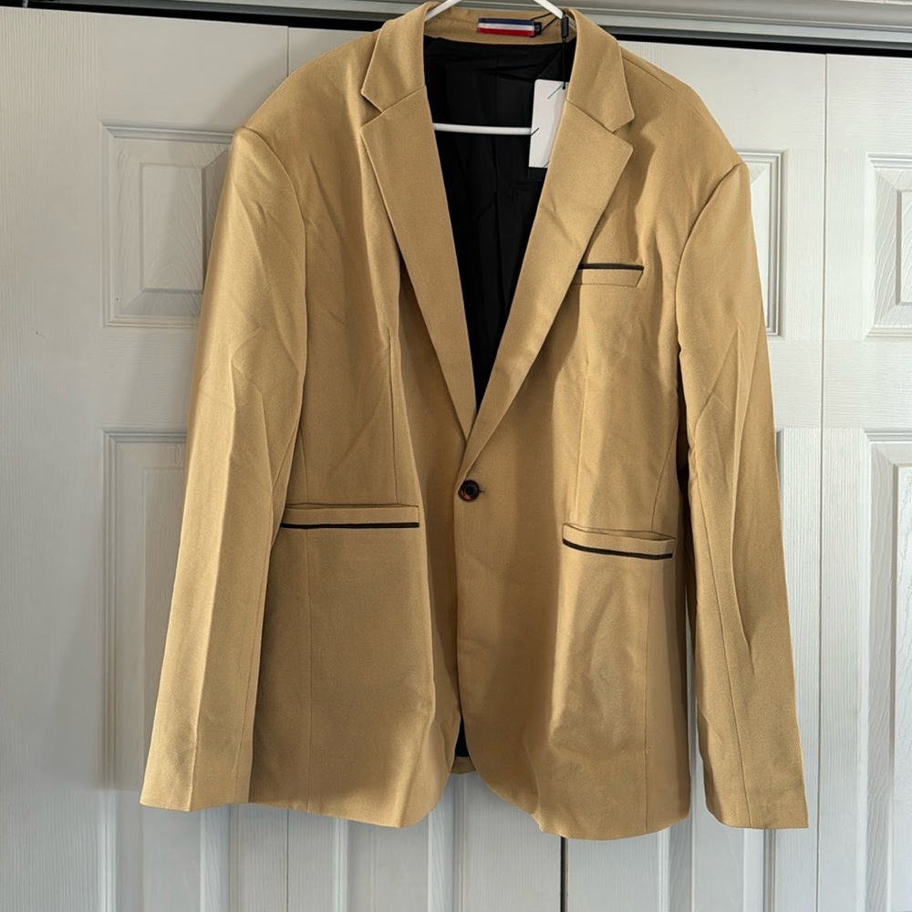 NWT Men’s Geek Lightning sports Jacket in Khaki